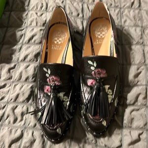 Super cute floral loafer. Great colors